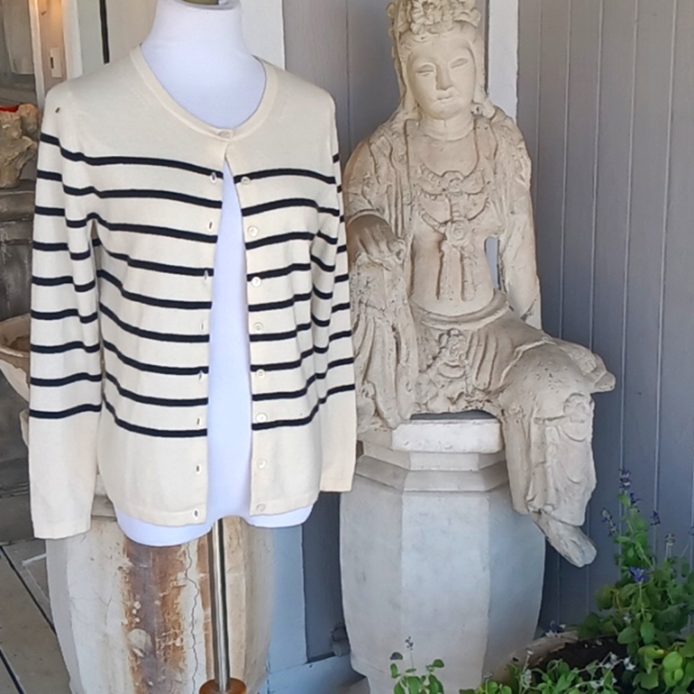 The Pure Collection 100% cashmere button up sweater